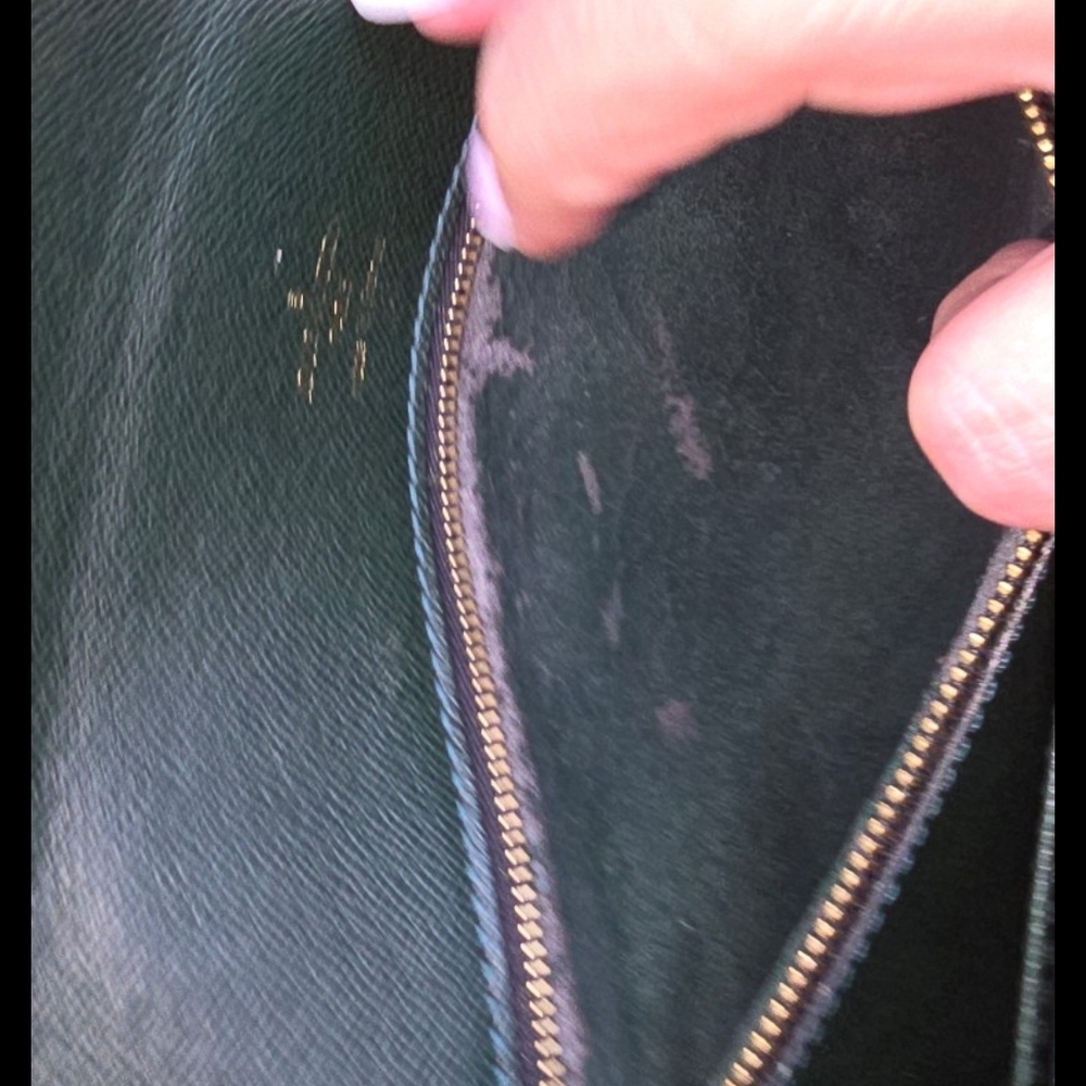 LOUIS VUITTON Pochette Clutch Bag Green Taiga Leather - Picture 9 of 11